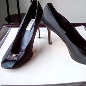 Isaak Mizrahi stiletto black satin heels Italy 8.5